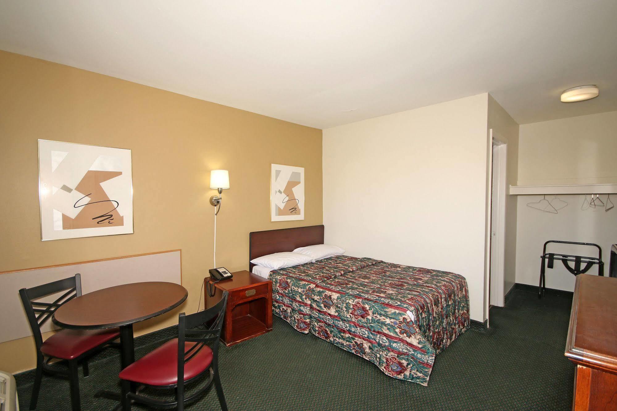 Royal Inn And Suites Charlotte Airport Exteriör bild