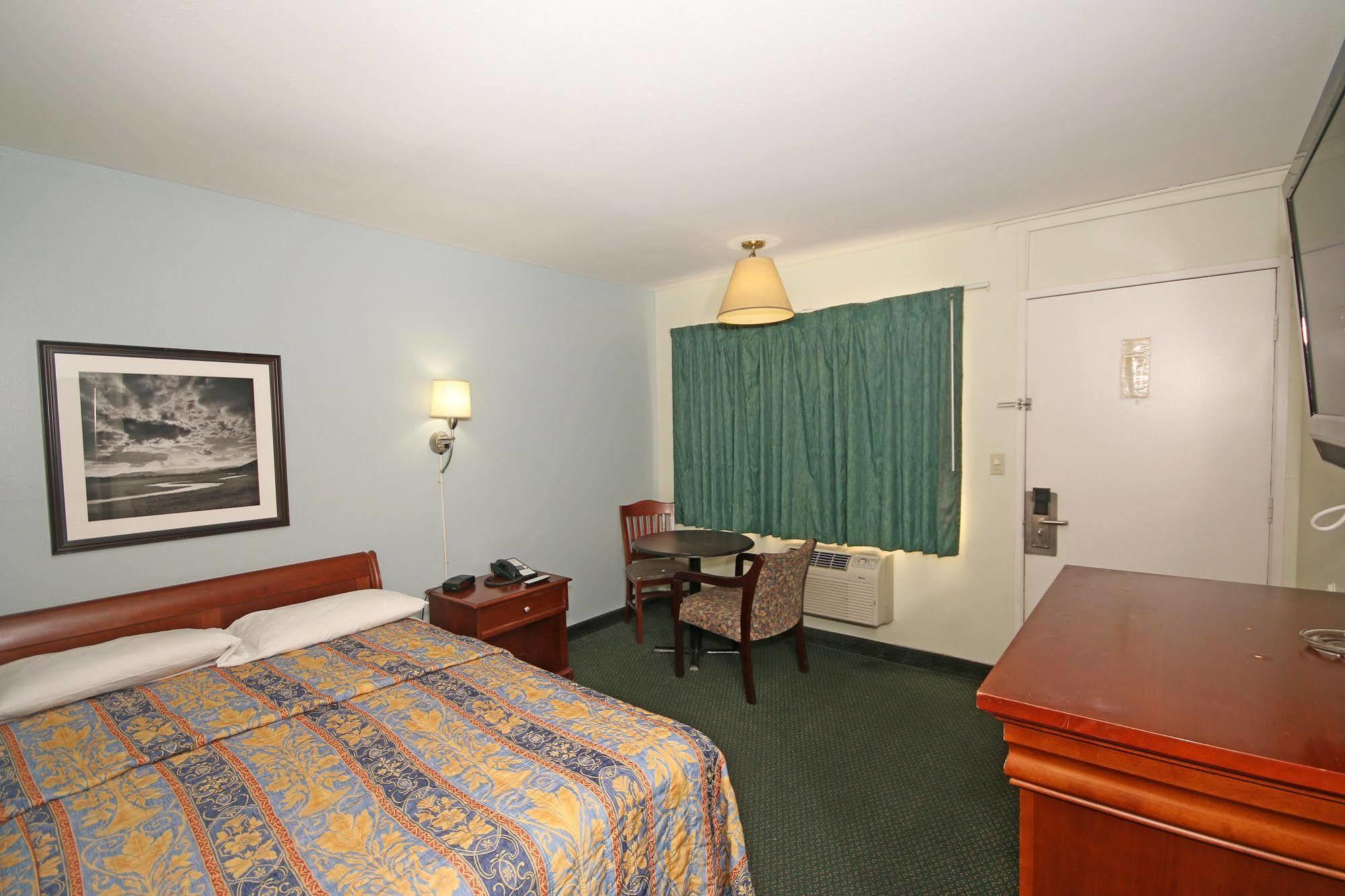 Royal Inn And Suites Charlotte Airport Exteriör bild